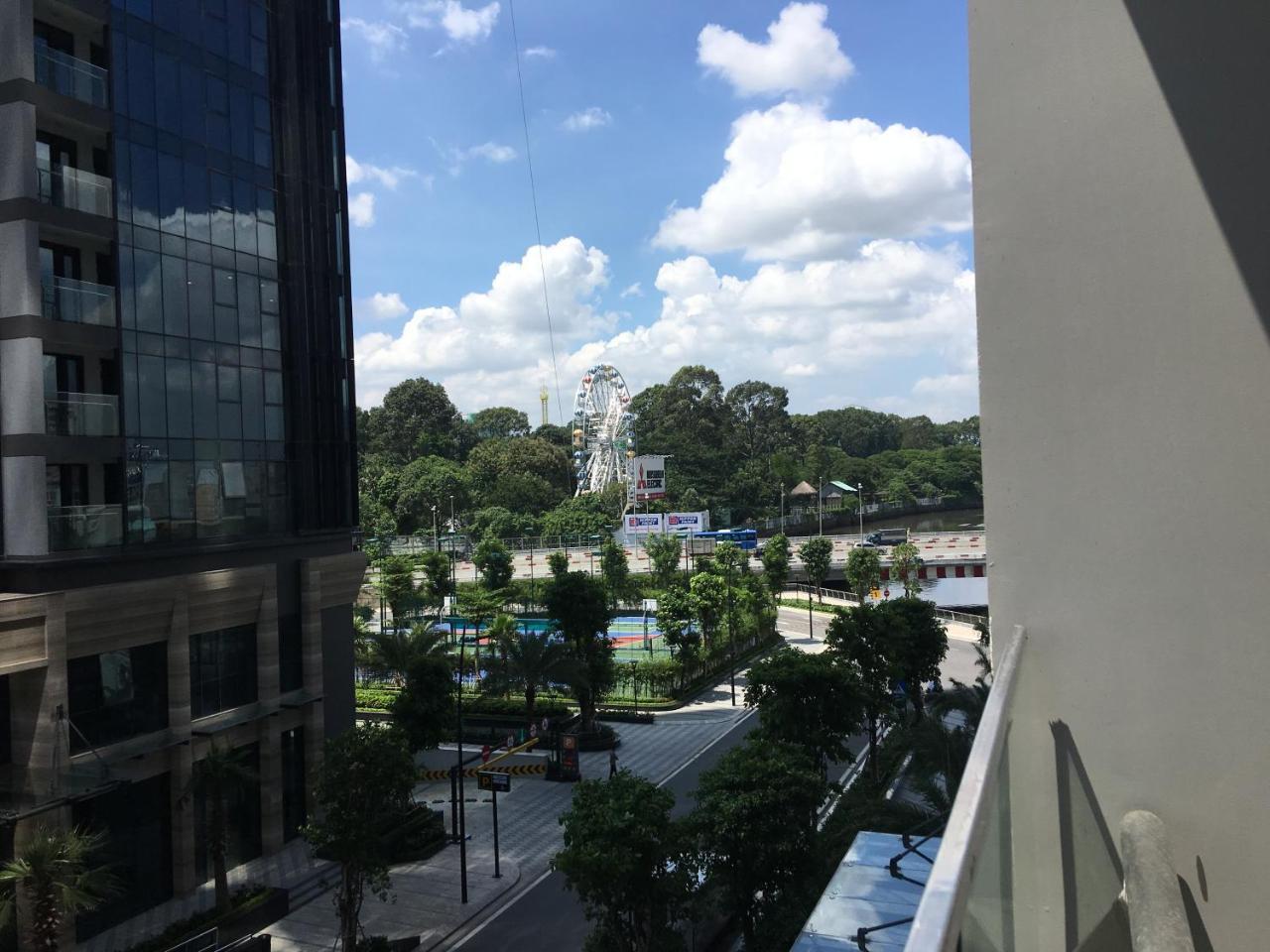Vinhomes Central Park Jack Hai Luxury Service Apartment Хошимин Экстерьер фото